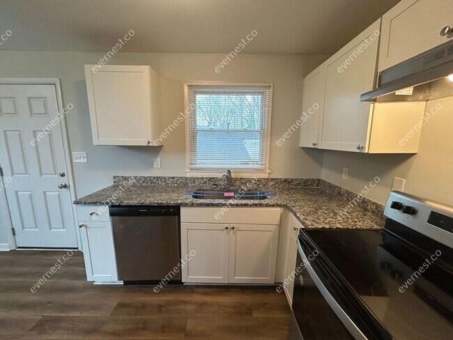 Photo - 2249 Polar Rock Pl SW