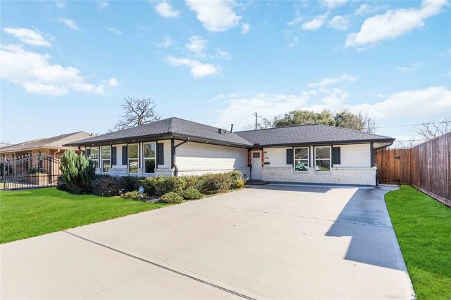 Photo - 2011 De Milo Dr