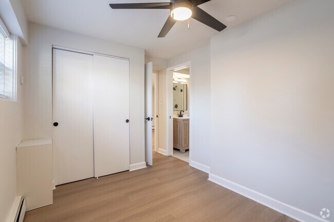 1BR, 1BA - 500SF - Bedroom