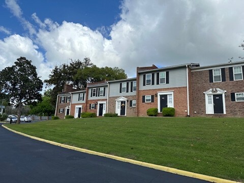 Building Photo - Live Oaks at 275 Rental