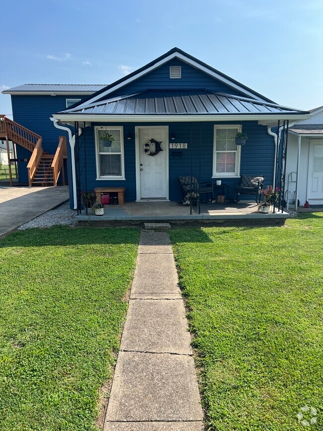 From street - 1918 Beech St Rental
