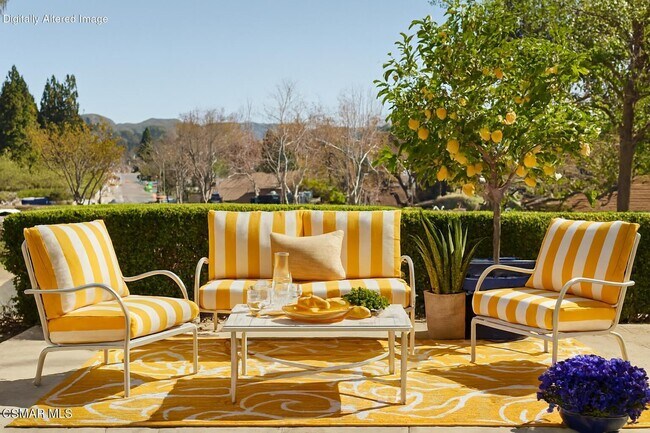 Photo - 132 Rosehedge Ln