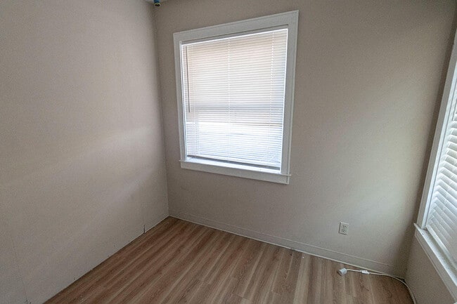 Photo - 1110 E Broadway Unidad B