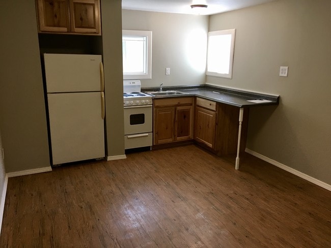 Photo - 214 W Thomas St