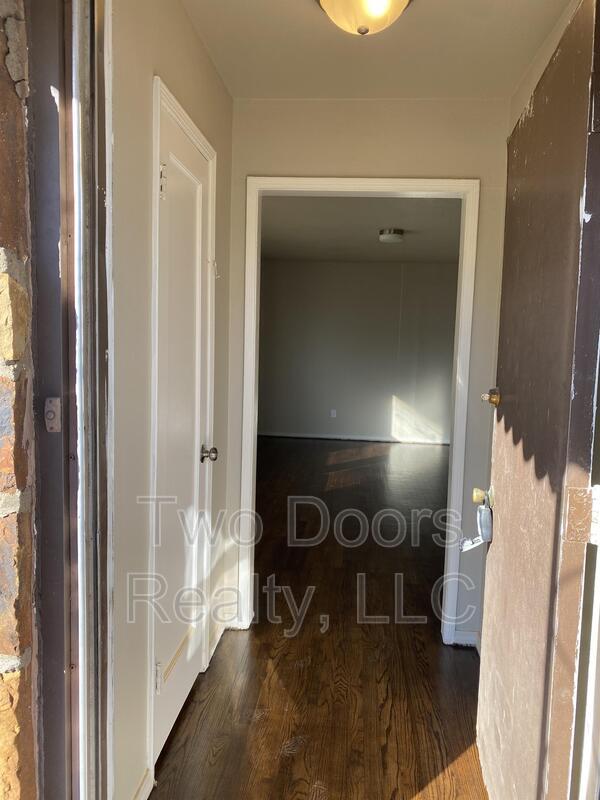 Photo - 561 E Indian Dr