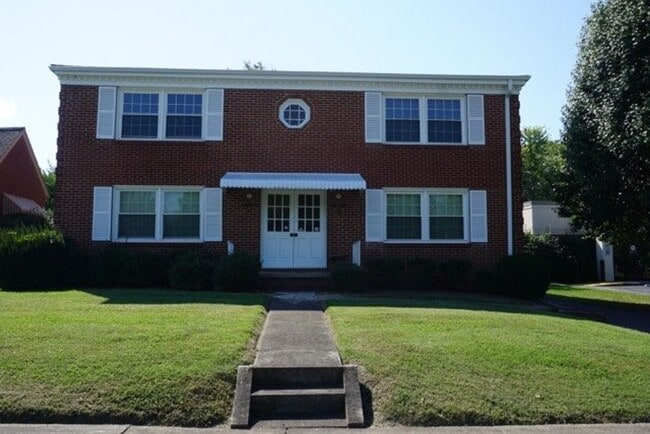 Building Photo - Updated One Level Apt - Kingsport, TN