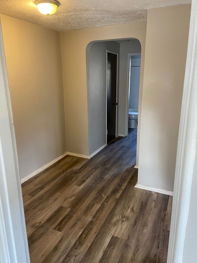 Photo - 551 Telford Ave Unit B