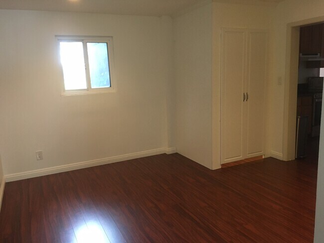 Dining room - 10985 W Sunset Blvd