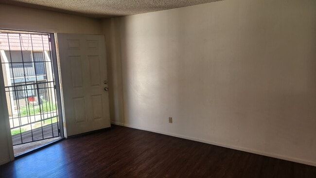 Photo - 700 W University Dr Unidad G241