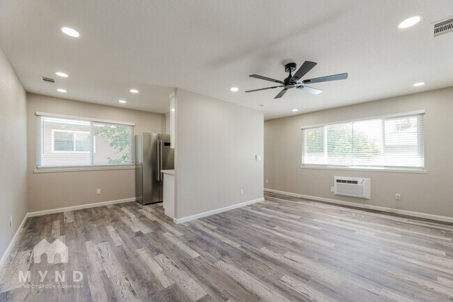 905 Carro Dr Unit 4