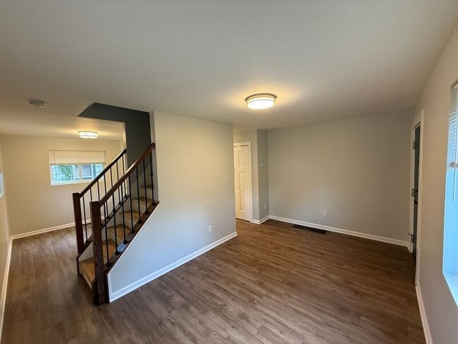 Photo - 5425 Stewart Ave Unit # 3