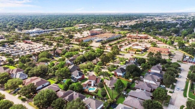Building Photo - 2114 Winding Hollow Dr