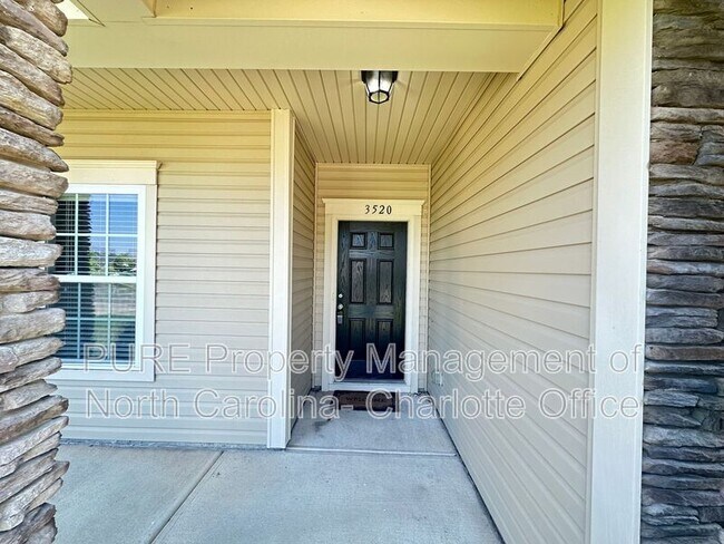 Photo - 3520 Larkhaven Ave SW