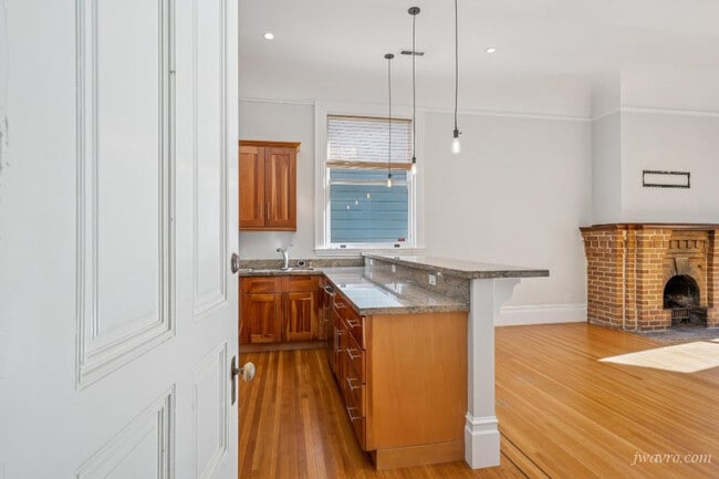 Photo - 860 Waller St Unit 2