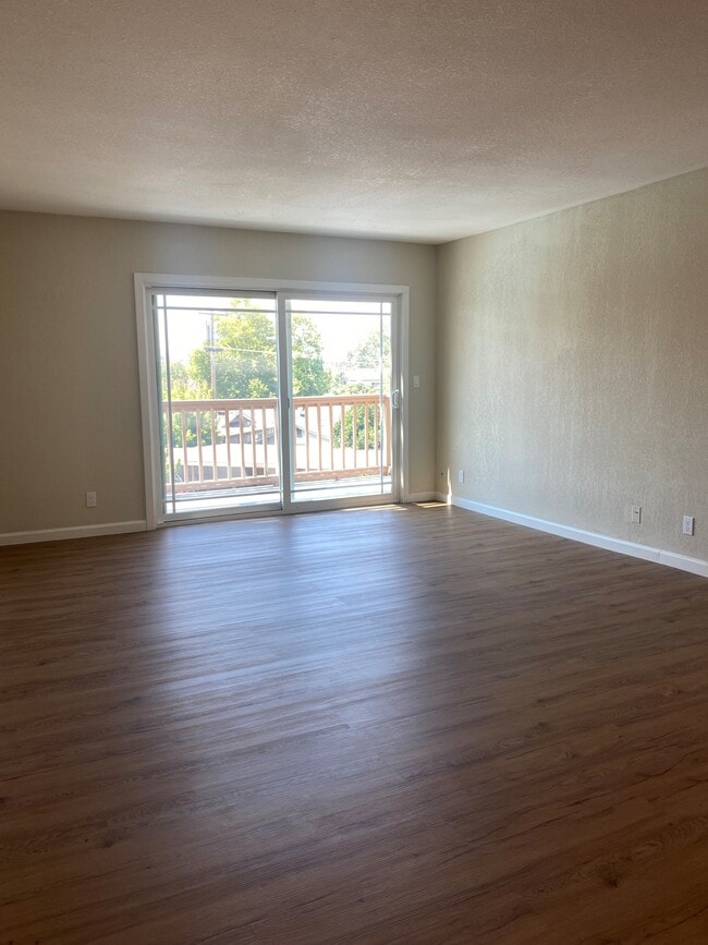 Photo - Saratoga Savoy Apartments