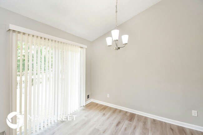 144 Hamlet Ct