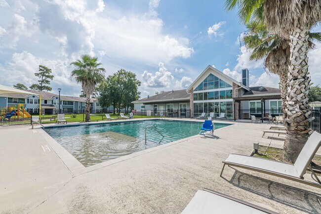 Lakecrest Village