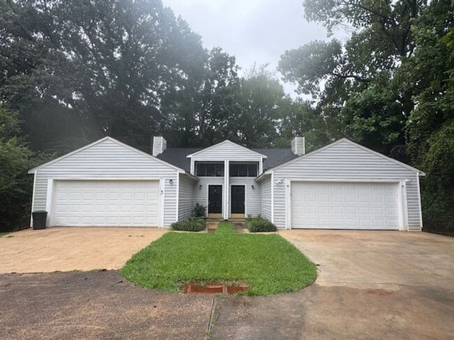 Building Photo - 106 Northwoods Dr Rental