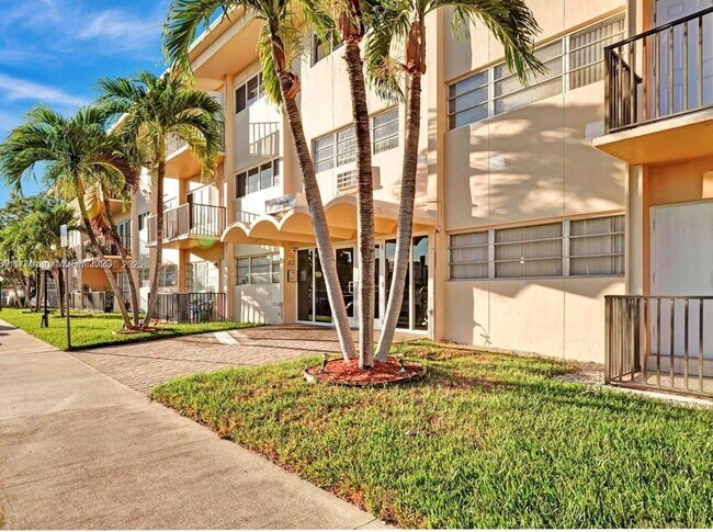 Building Photo - 1400 NE 169th St Unit 204-204 Rental