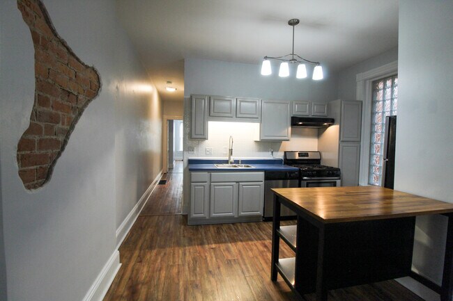 Building Photo - 421 Hopkins St Unit 1
