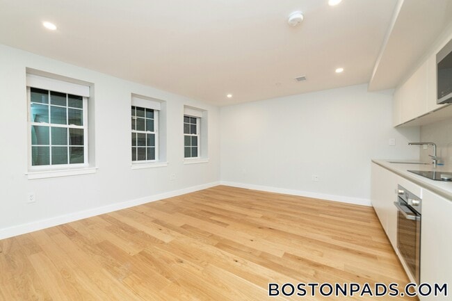 Building Photo - 22 Fleet St Rental