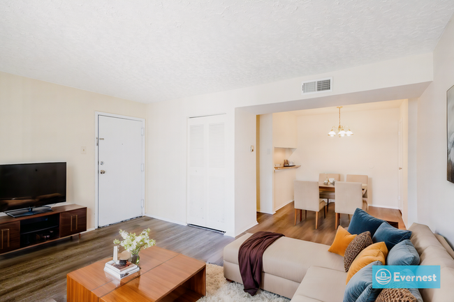 Photo - 2247 Sedgwick St Unidad E Rental
