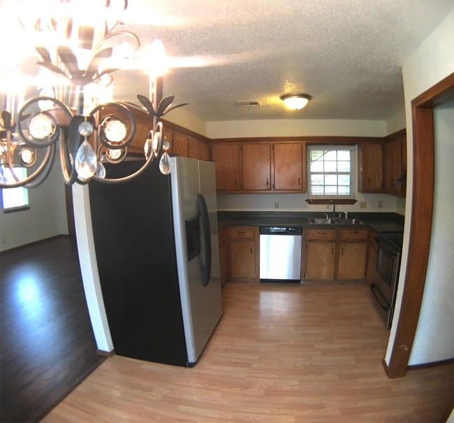 Photo - 1619 Village Dr