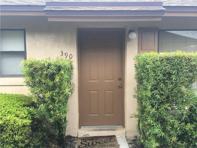 Building Photo - 2 Bed/2 Bath Villa in Townhomes of Winter ...