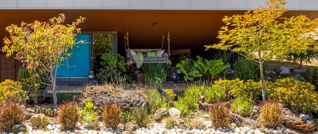 Photo - 100 Wimbledon Way