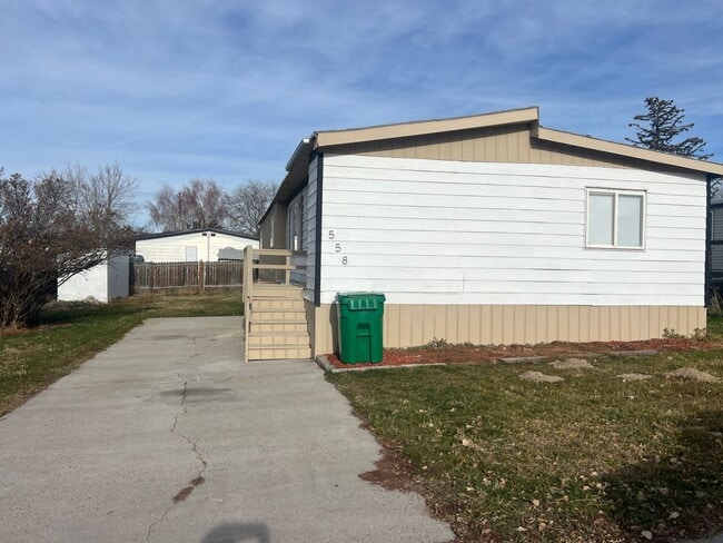Building Photo - Large Three Bedroom In Chubbuck