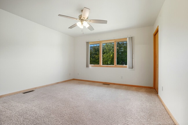 Photo - 8 Redtail Ct