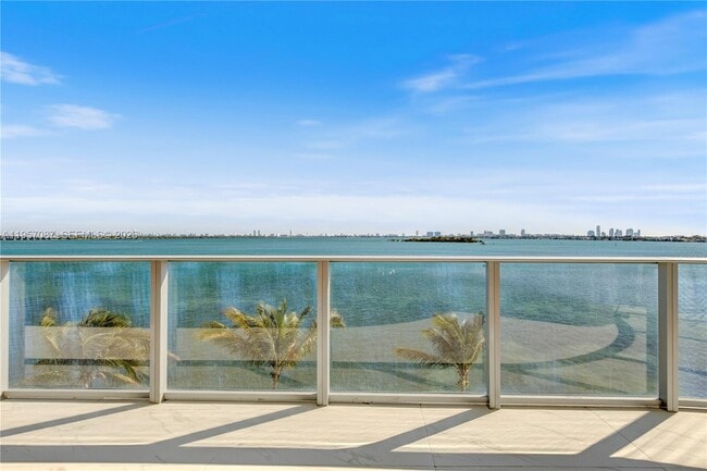 Photo - 700 NE 24th St Unidad 207-A