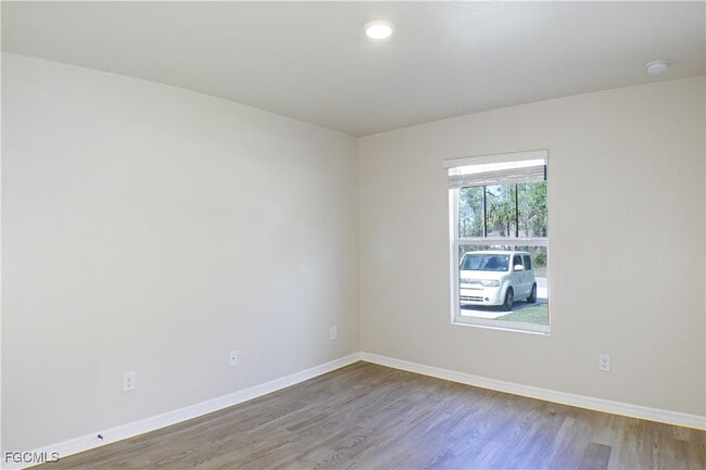 Photo - 343 Reeves St