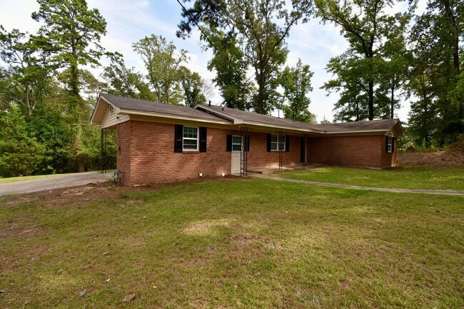 Photo - 3 Bed 2 Bath in Ruston!