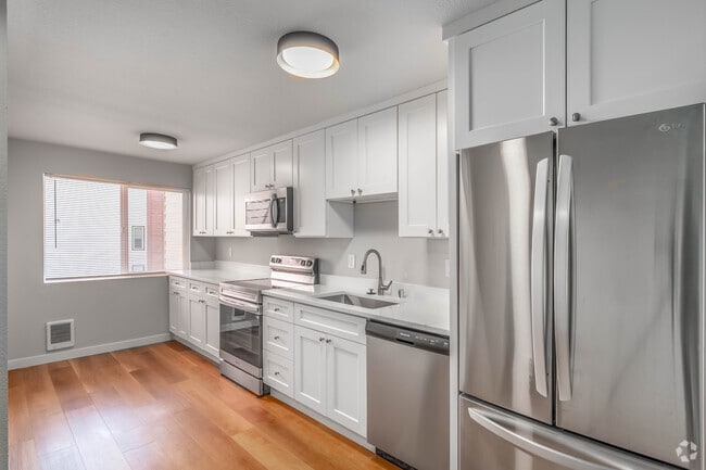2BR, 1.5BA - 900SF - Kitchen - Mount Si
