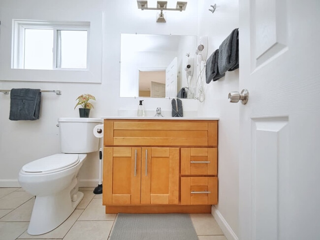 Photo - 2314 Bonar St Unit ID1310762P