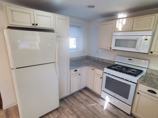 Building Photo - 112 Front St Unit 0