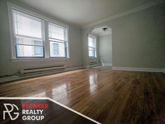 Building Photo - 425 W Roscoe St Unit 503