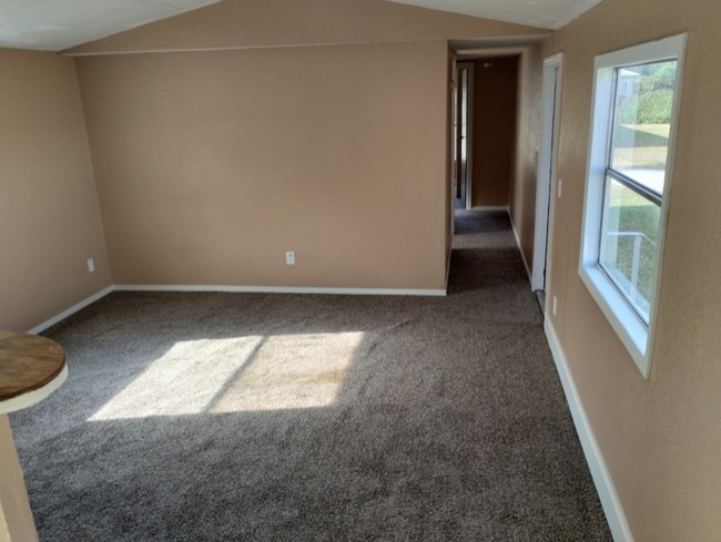 120 SE Camelot Loop