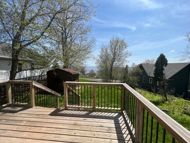 Photo - AVAILABLE JUNE - 3 Bed 1 Bath w/ Great View