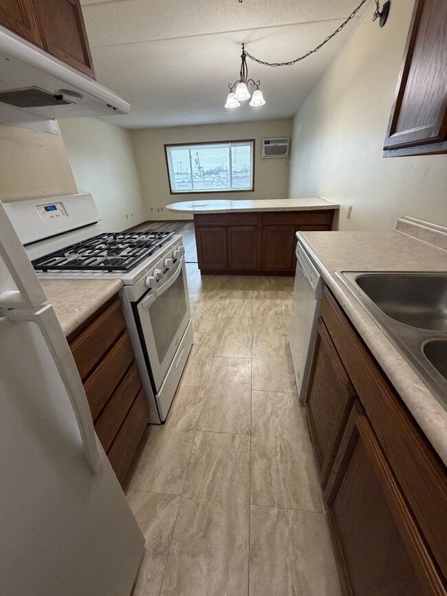 Building Photo - Eastwood Manor Apartments