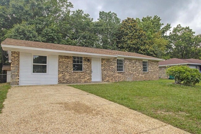 Building Photo - 108 Phylis Dr