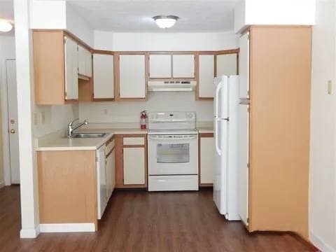 Photo - 1991 Bodwell Rd Unit 2