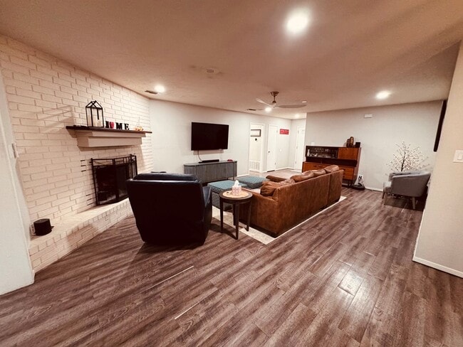 Photo - 249 Wedgewood Ln