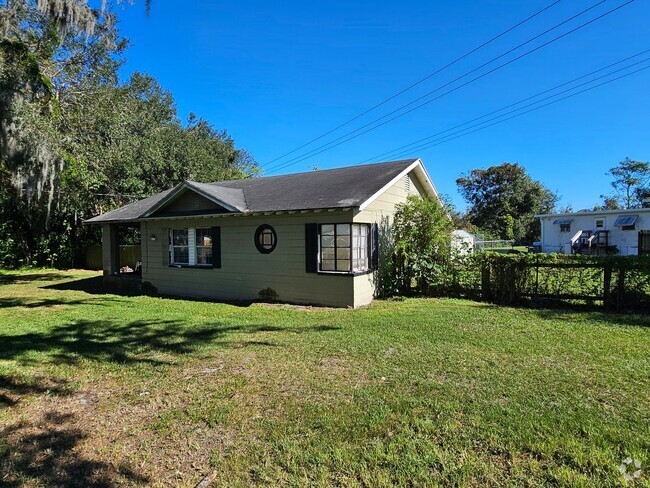 Building Photo - Cute 2 bed 1 bath block home