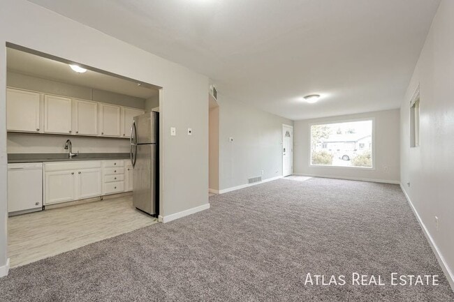 Photo - 1092 Worchester St