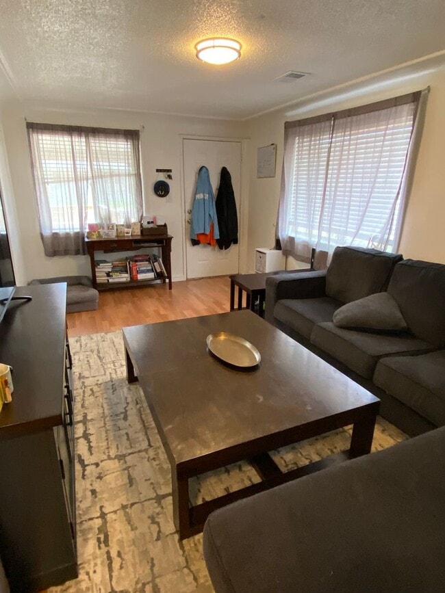 Photo - Cute & Cozy Two Bedroom in Westwood!