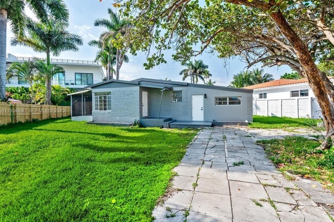 Photo - 326 191st St