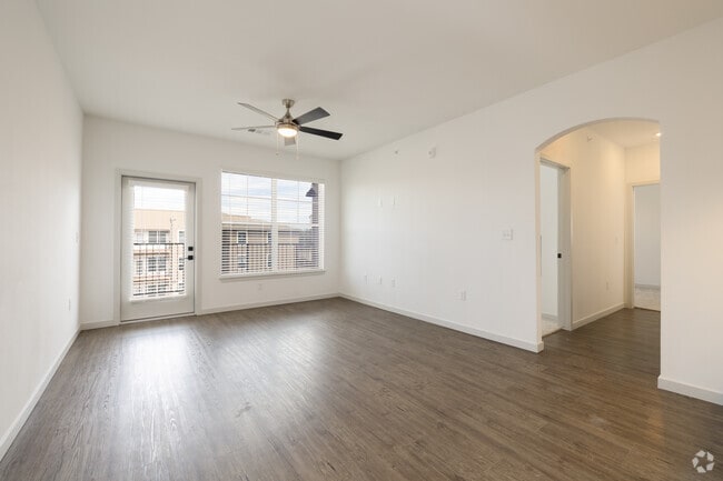 3BR, 2BA - 1,367SF - Living Room