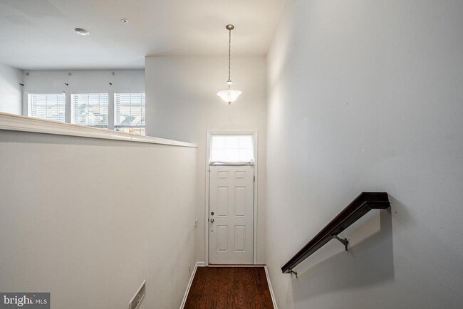 Building Photo - 33 Addison Ln